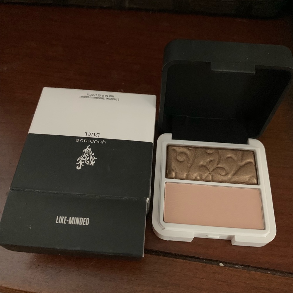 Duet eyeshadow